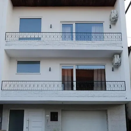 Apartman Unique 3 *